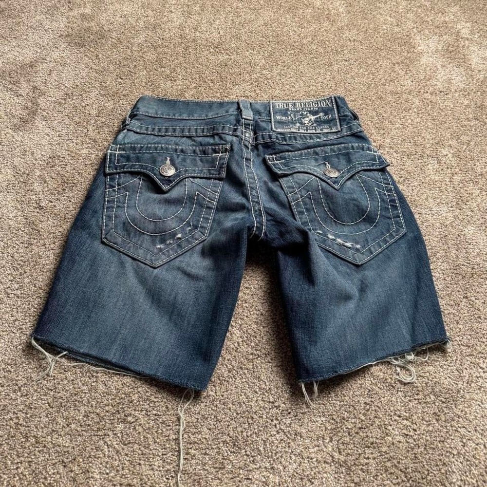 TRUE RELIGION "BILLY BIG T" CUT-OFF JORTS